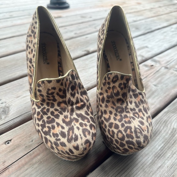 ShoeDazzle leopard print wedge heels - Picture 2 of 5